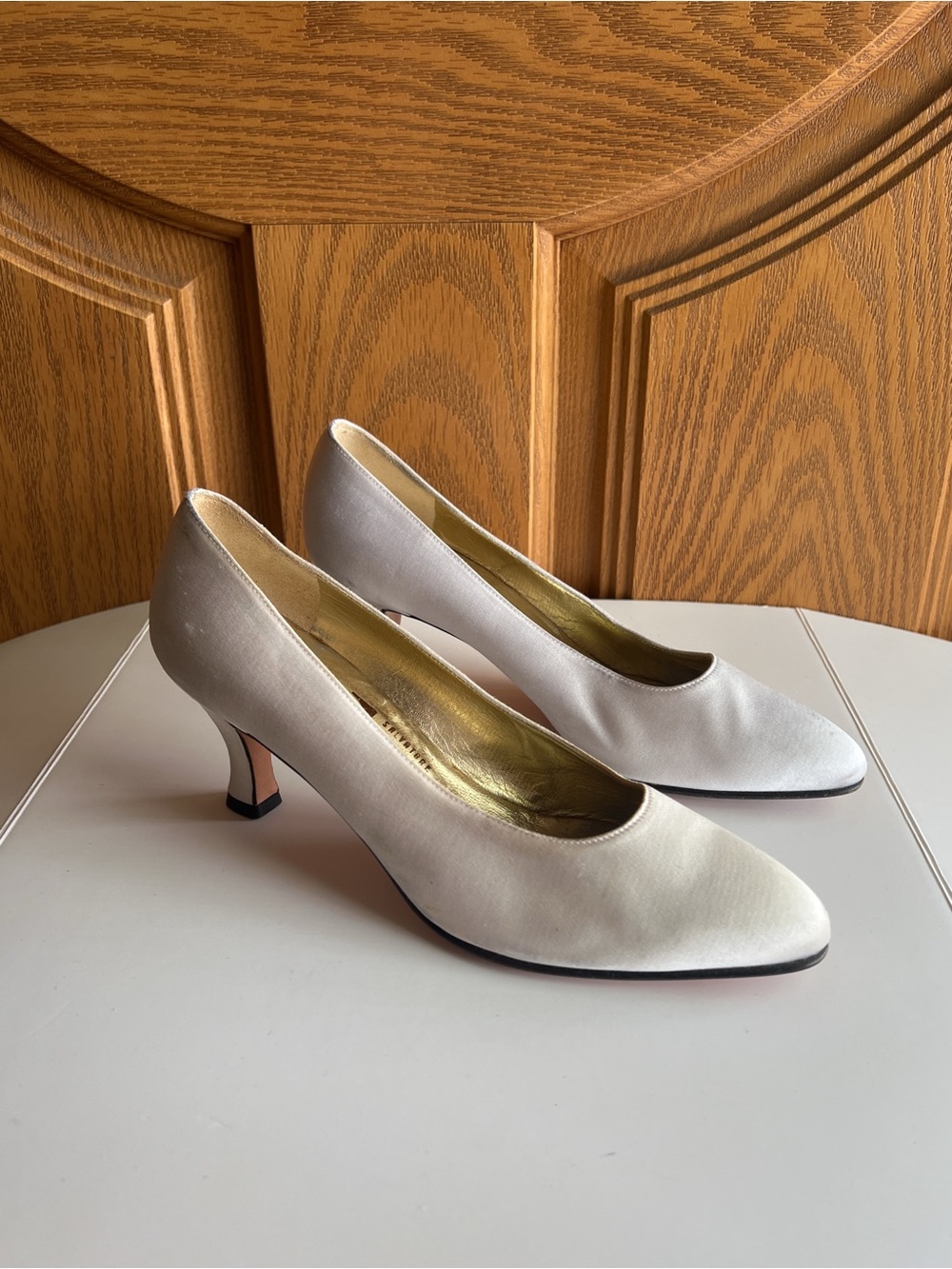 Vintage Salvatore Ferragamo Satin Kitten Heel Pumps Ivory White Almond Toe 6B